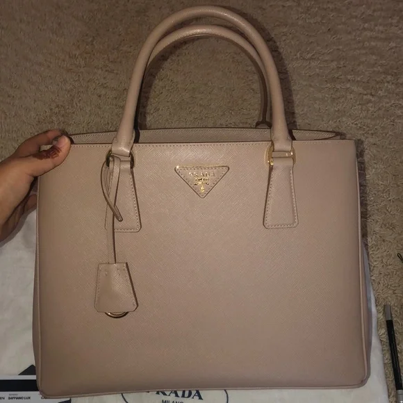 Prada Galleria Medium Saffiano Lux in Cammeo - Picture 5 of 10